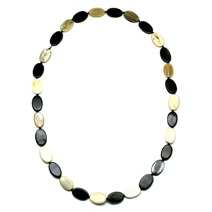 Q11893 Oval Shaped Black and White Pieces Horn Necklace
