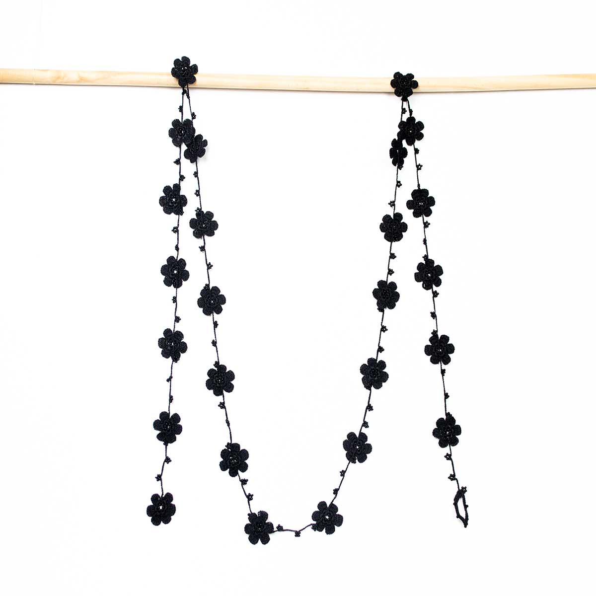 FCO006 Pansies Oya Scarf Necklace