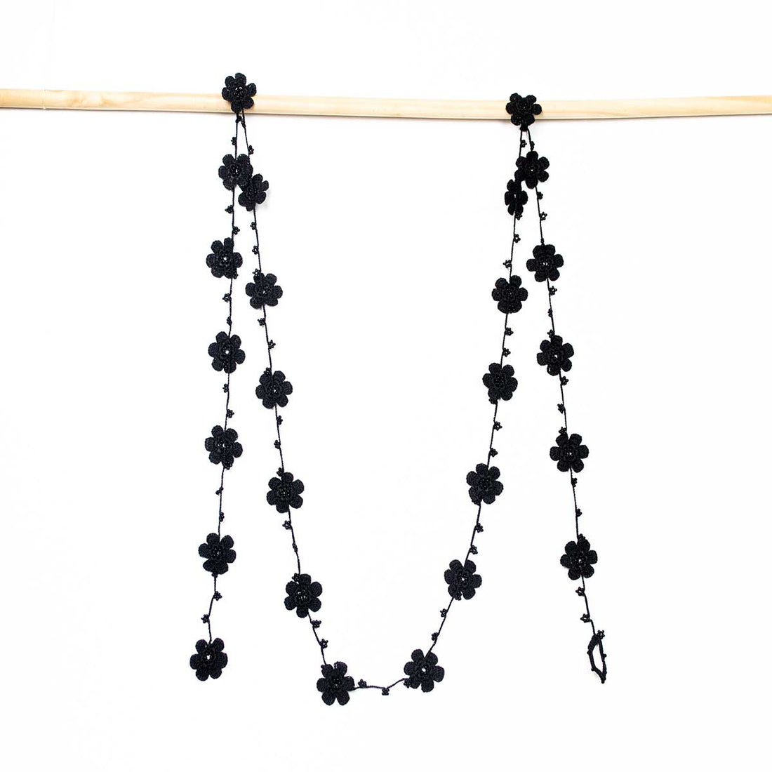 FCO006 Pansies Oya Scarf Necklace