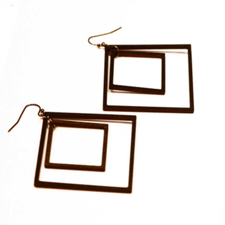 WE06 INTRICATE SQUARES EARRING
