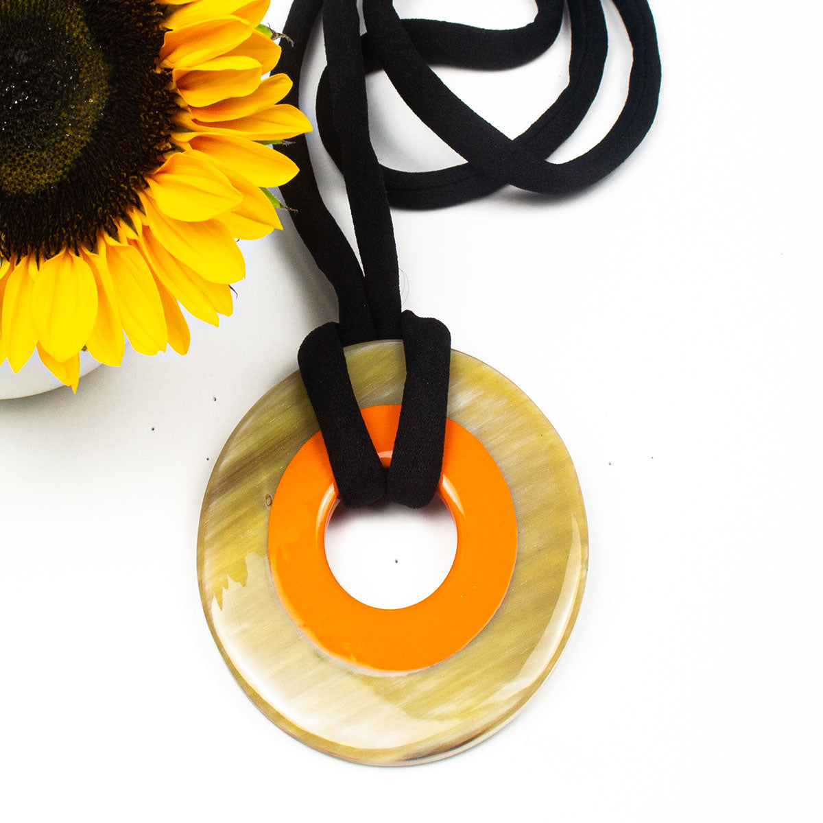 Q11356 COLORFUL HORN PENDANT