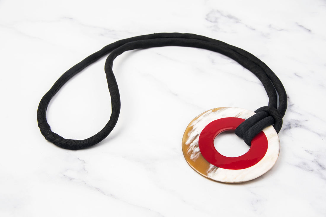 Q11356 COLORFUL HORN PENDANT