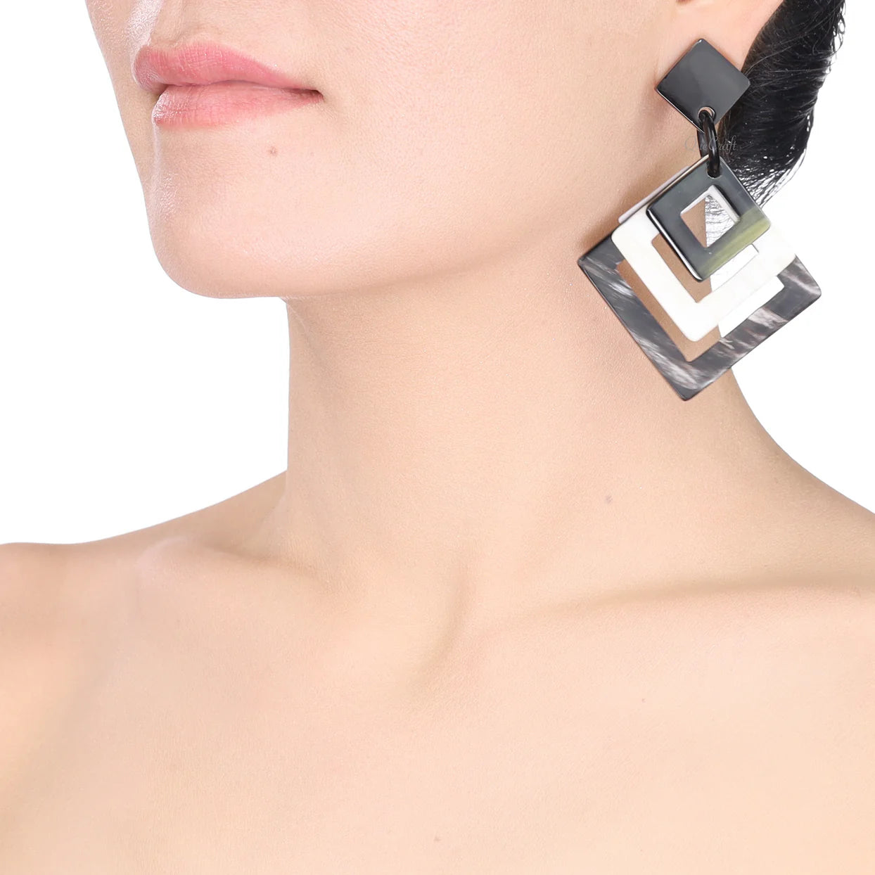 Q13780 Horn Natural Elegant Squares Earrings