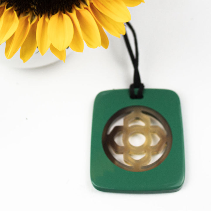 Q5629 Water Buffalo Horn Pendant