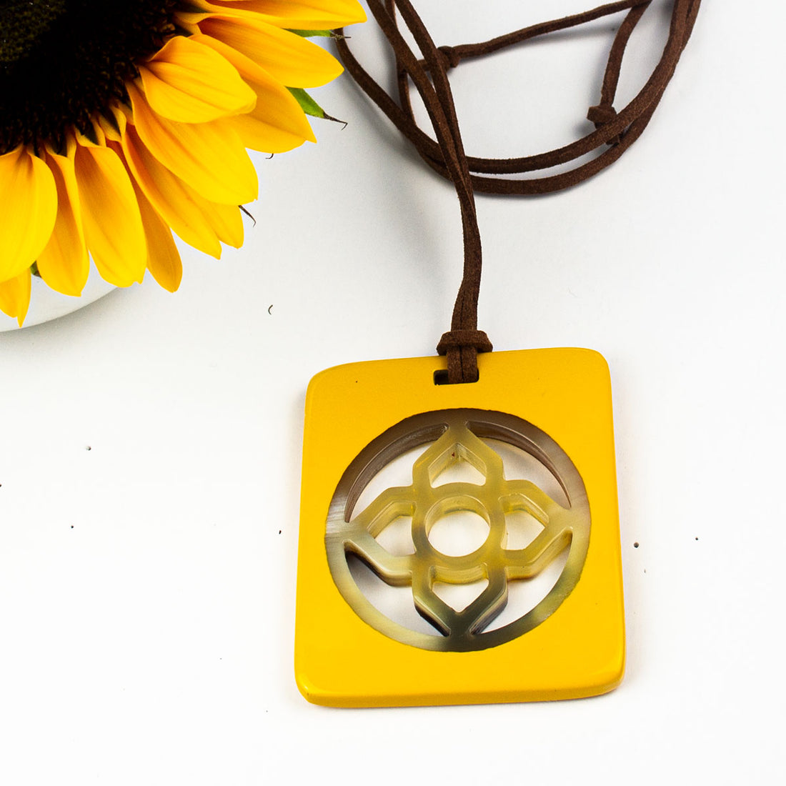 Q5629 Water Buffalo Horn Pendant