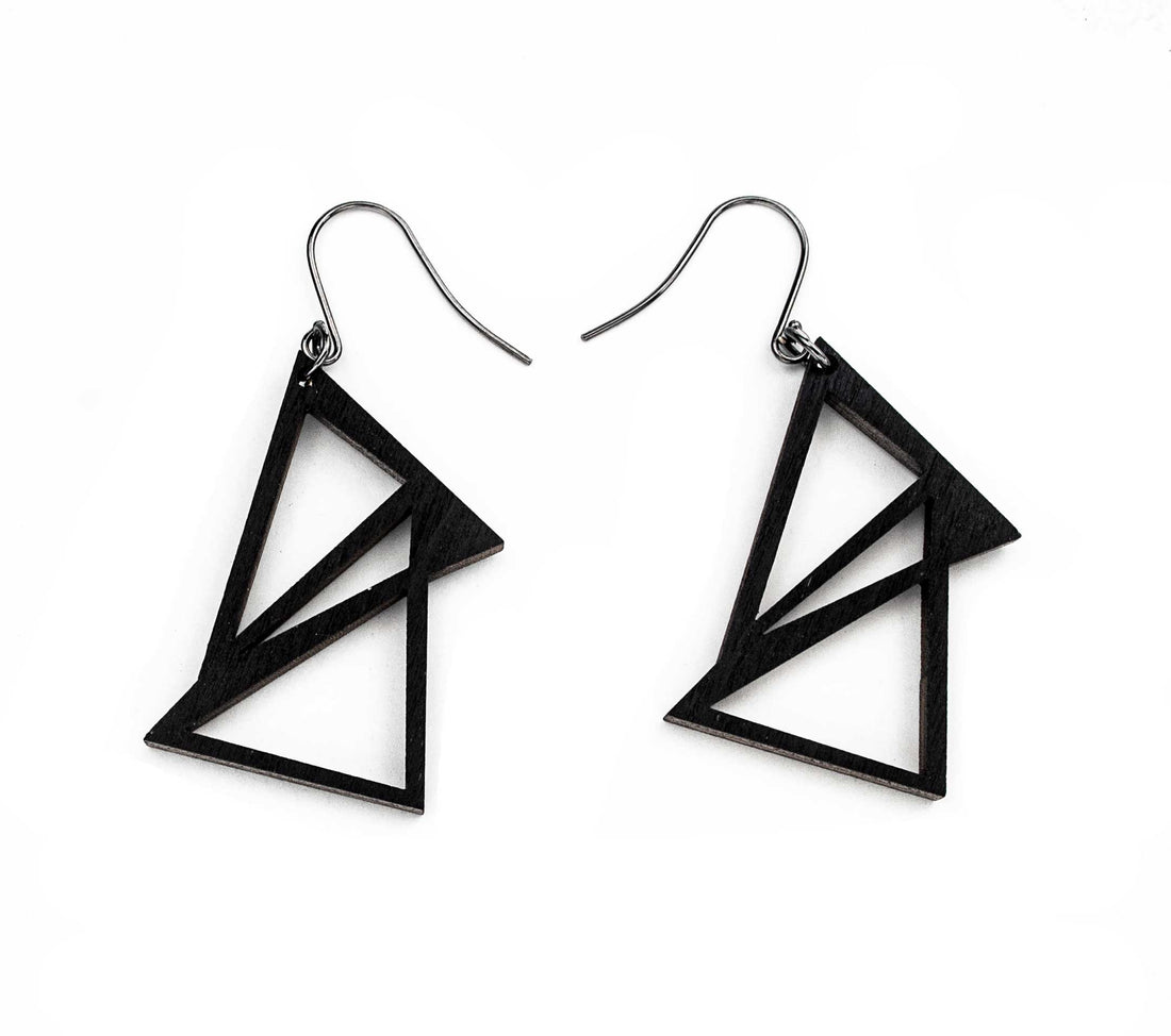 WE021 TRIANGLES EARRING