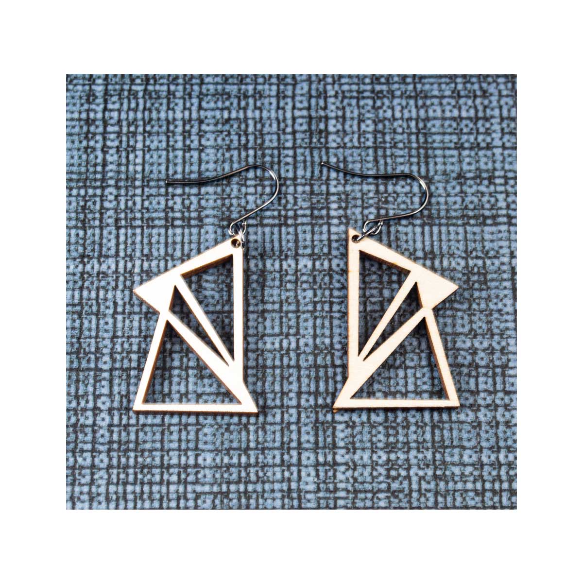 WE021 TRIANGLES EARRING