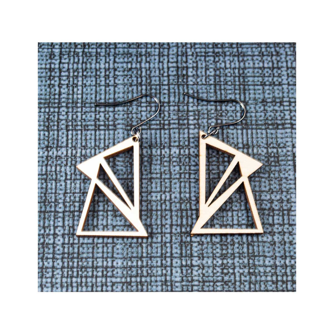 WE021 TRIANGLES EARRING